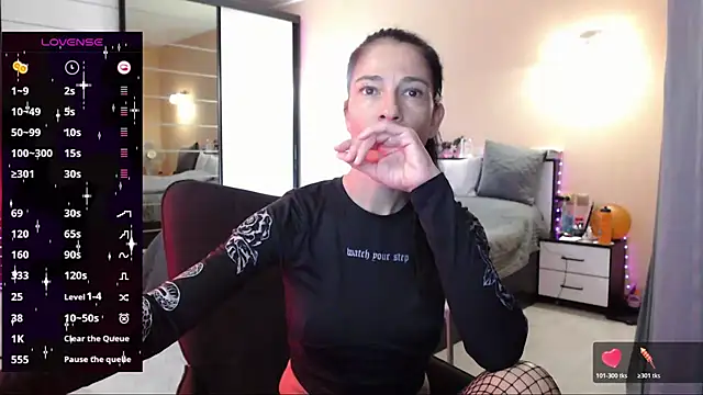 DelicateKiss online show from November 10, 9:15 am