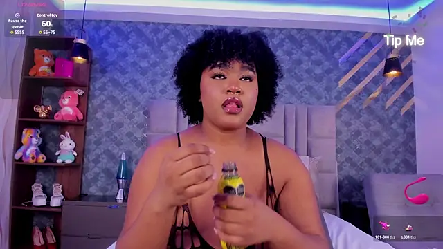 NiiaMoore online show from November 10, 7:42 pm