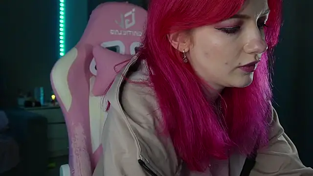 joyhannahh online show from December 17, 7:18 pm