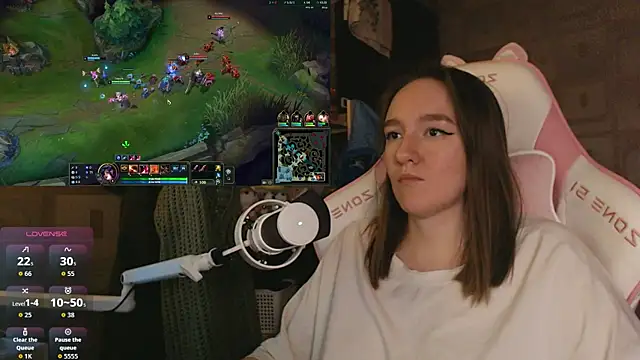 MoonlishSiren online show from April 9, 10:15 pm