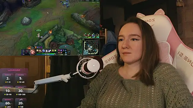 MoonlishSiren online show from March 31, 9:26 pm