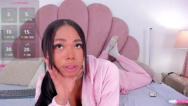 Nicole Paradise online show from February 18, 1:32 pm