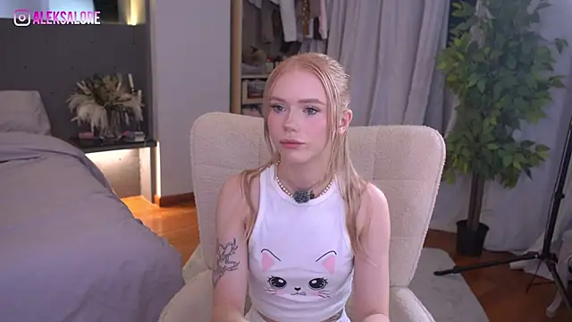 LexieLoree online show from May 30, 3:04 am