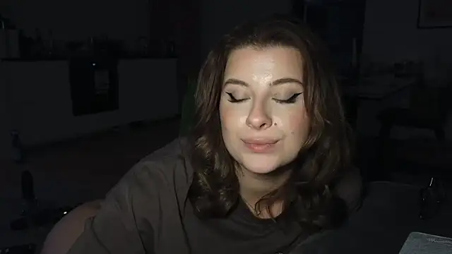 Mia-Minou online show from September 15, 9:00 pm