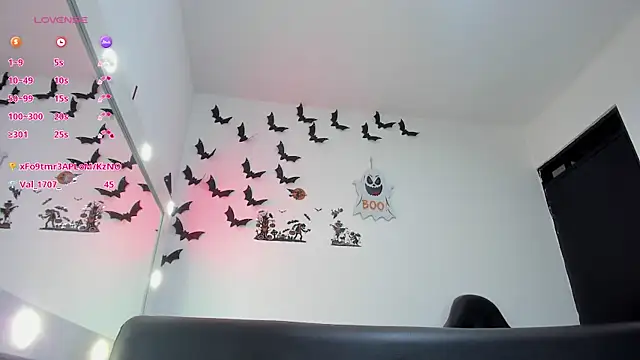 roxanne jones1 online show from October 14, 8:55 pm