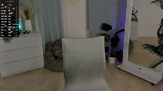 Freckle Diyana online show from November 16, 9:37 pm