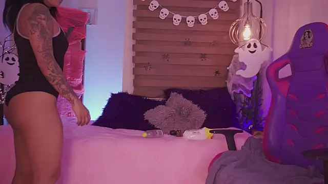 Snapshot of madelyn_rose_ chatting on October 23, 2:06 am madelyn rose online show from October 23, 2:06 am