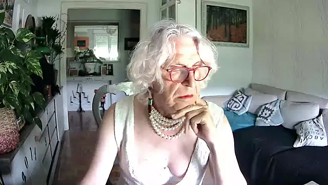 PutaCarla online show from April 30, 1:16 pm