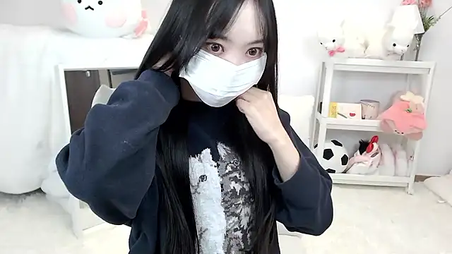 momo room online show from April 12, 10:29 am