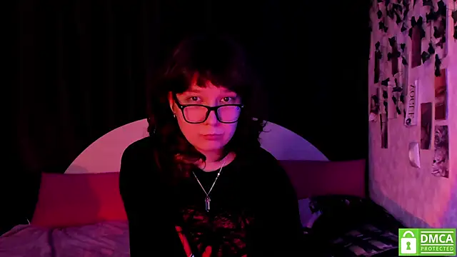 dreamgirllovee online show from November 23, 8:21 pm