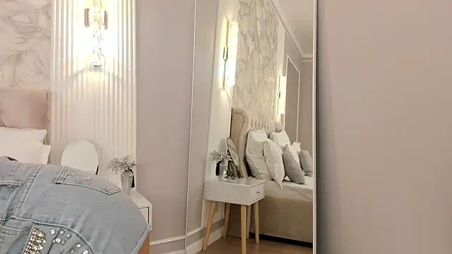 CamillaLarson online show from March 6, 8:42 am