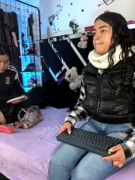 1lovelygirls online show from December 4, 12:51 pm