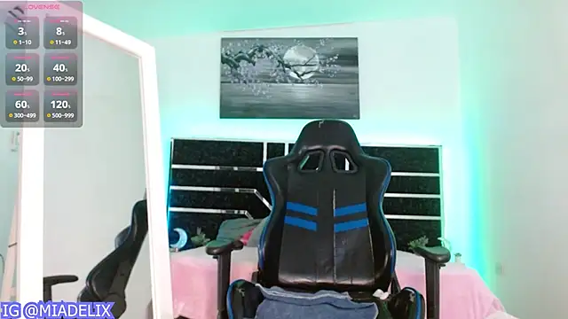 -MiaKitty- online show from April 13, 1:34 pm