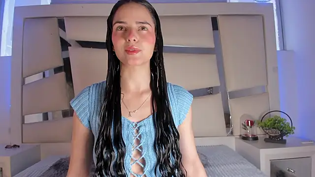 chrystal js online show from February 3, 1:27 pm