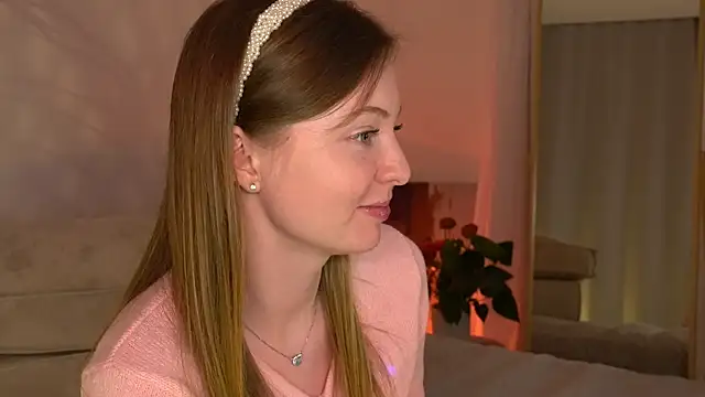  elisa omm  online show from November 20, 11:22 am