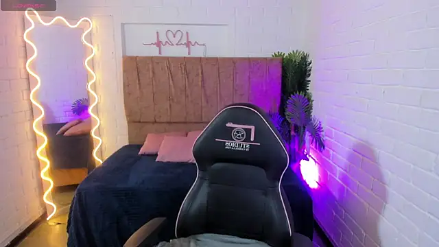 Chiara tay online show from October 2, 7:30 pm