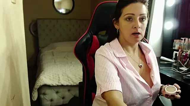 Carol Scottt online show from February 8, 10:56 pm