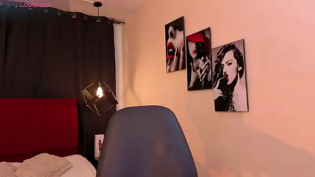 Megan Do Santos online show from October 20, 8:45 pm