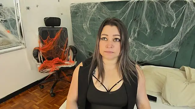 PandoraB  online show from October 21, 12:53 pm