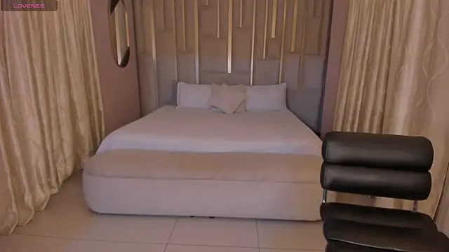 MariaHerrera  online show from December 20, 10:25 pm