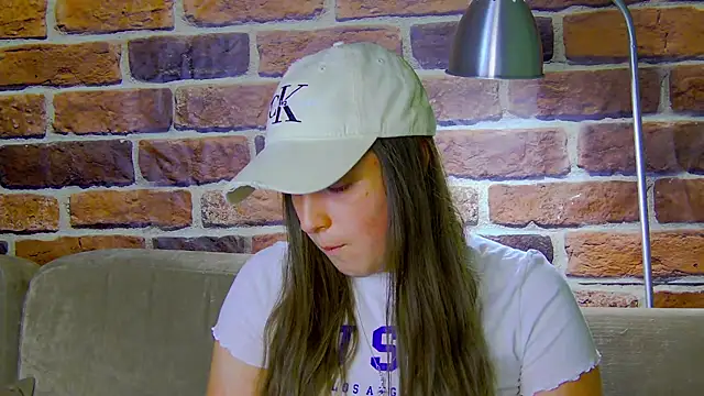 Sofia Hugs online show from June 26, 5:36 pm