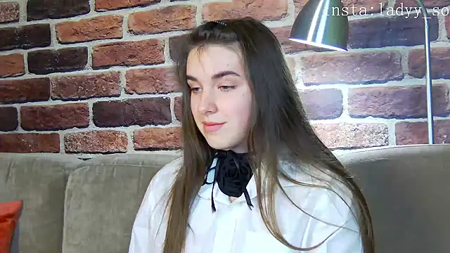 Sofia Hugs online show from November 13, 9:25 pm