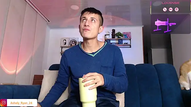 ashely ryan24 online show from February 15, 11:15 pm