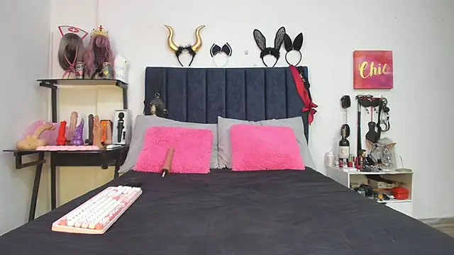 emmily giraldo online show from December 20, 2:21 pm