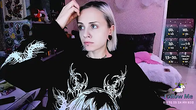 NaniMoore online show from November 14, 9:04 pm