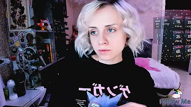 NaniMoore online show from October 30, 8:43 pm