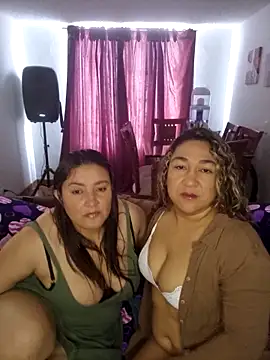 Snapshot of kitty_84 chatting on October 22, 3:17 pm kitty 84 online show from October 22, 3:17 pm