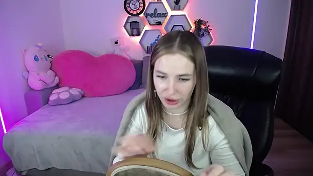 SabrinViolet online show from April 16, 8:03 am