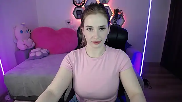 SabrinViolet online show from April 15, 8:26 am