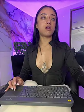 Ady 18 online show from January 6, 9:18 pm