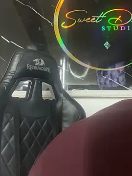 mariiahneedles online show from April 1, 7:09 am