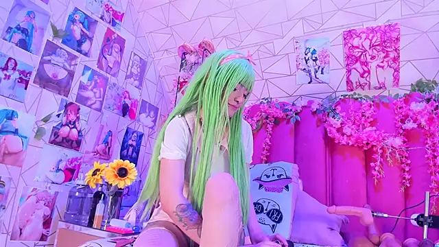 Snapshot of Alicebenett chatting on September 29, 8:14 pm Alicebenett online show from September 29, 8:14 pm