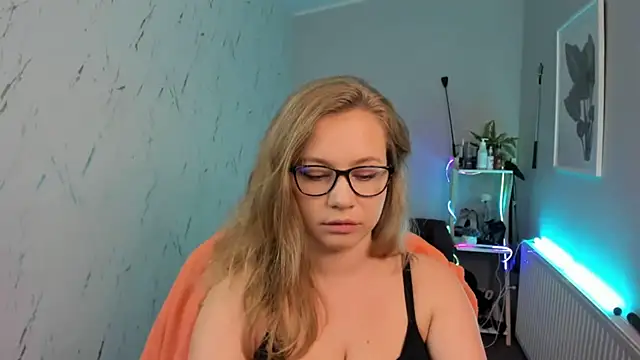 holly xglam online show from September 23, 5:22 pm