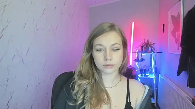 holly xglam online show from November 25, 8:53 pm