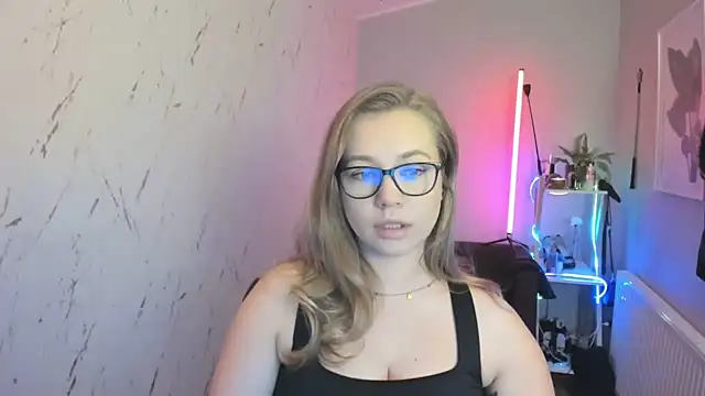 holly xglam online show from October 9, 6:34 pm