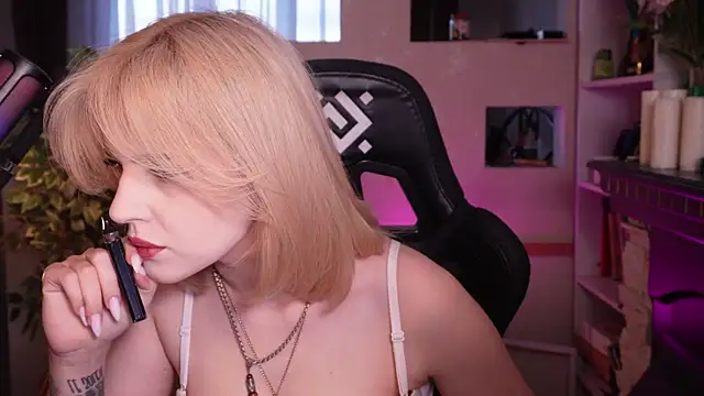 Chriss Fox online show from April 15, 3:56 pm