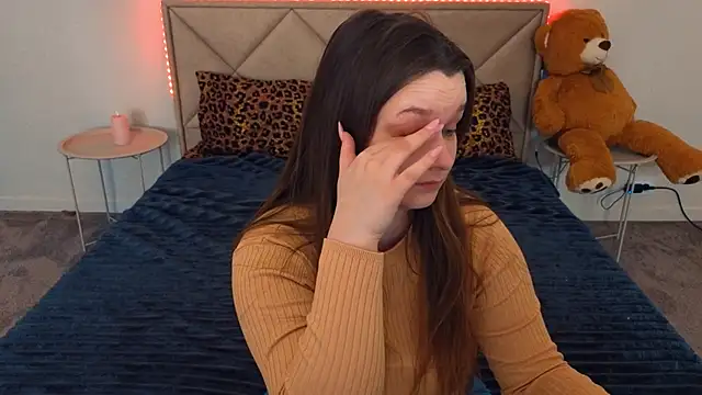 MagicPeachh  online show from April 28, 5:55 am