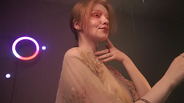 ginger hugs online show from January 10, 10:14 pm