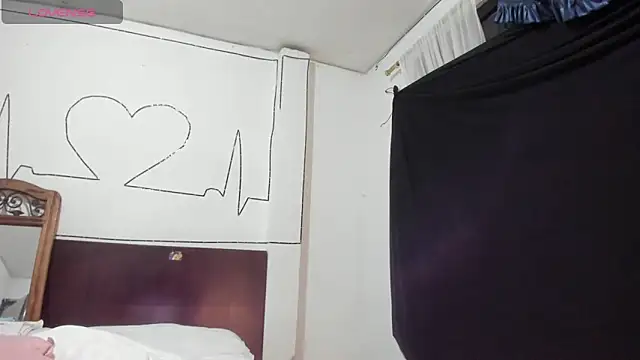 latinaStepmom online show from April 19, 12:10 am