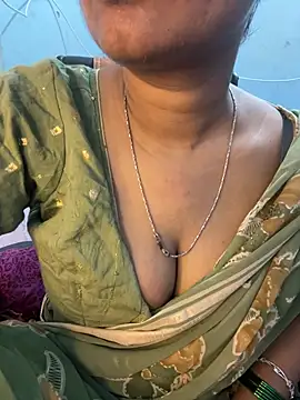 APKI WIFE  online show from August 8, 2:30 am
