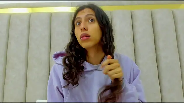 FreyaMoller online show from December 4, 1:46 pm