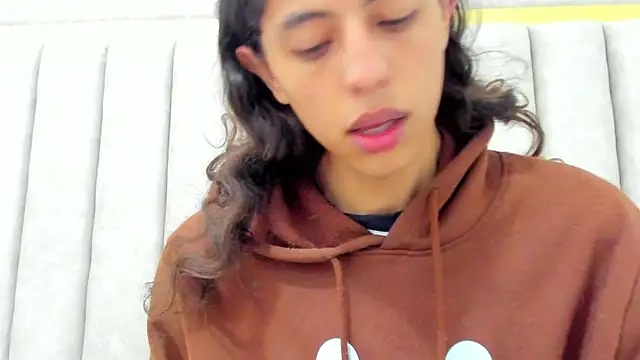 FreyaMoller online show from February 22, 7:15 pm