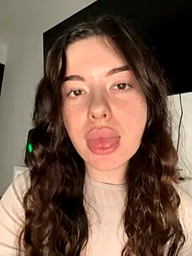 Kimi Ass online show from November 17, 1:01 pm