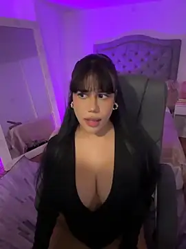 AshleyFerrer online show from December 4, 2:30 pm