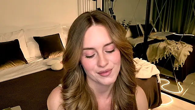 RozzitaBedberry online show from April 18, 12:29 pm