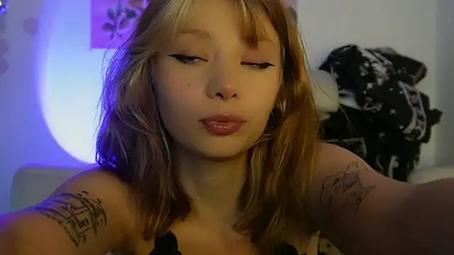 ari kat online show from May 22, 7:23 pm